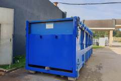 Zámečnictví Nováček s.r.o. se zabývá opravou a výrobou kontejnerů. Na fotografii vidíme detail repasovaného kontejneru